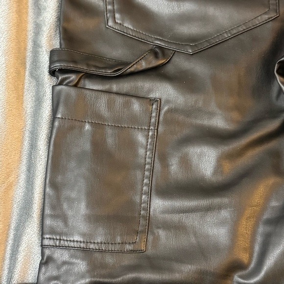 Zara Faux Leather Straight Leg Cargo Pants

#1201 - Picture 11 of 14